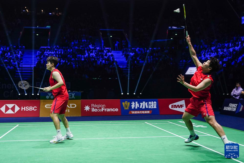 郑钦文凭借 郑钦文凭借